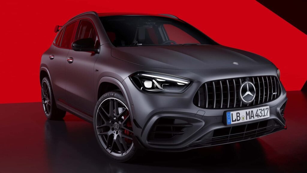 Mercedes‑AMG GLA 外觀展示：直瀑式格柵與 AMG 專屬輪圈